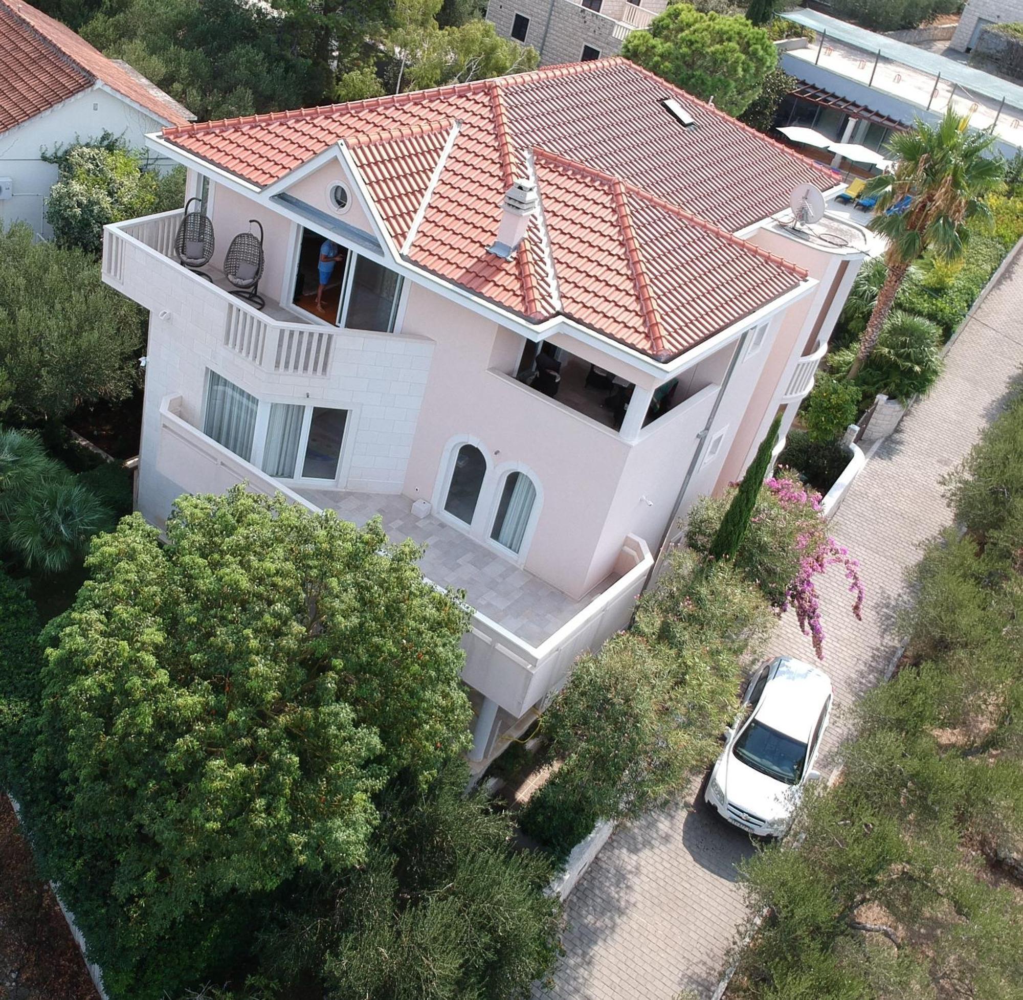 Geraeumige Wohnung Mit Meerblick Vom Sonnenbalkon Splitska Exterior foto